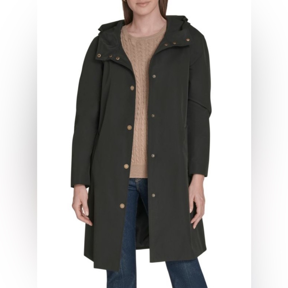 Tommy Hilfiger Rain Coat.
Black
Medium